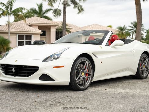 Used 2016 Ferrari California T image 14