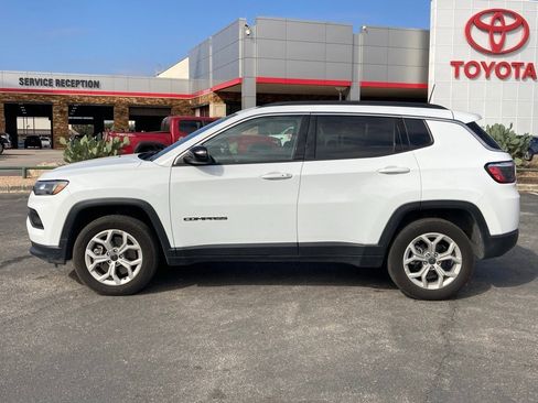 Used 2025 Jeep Compass Latitude image 8