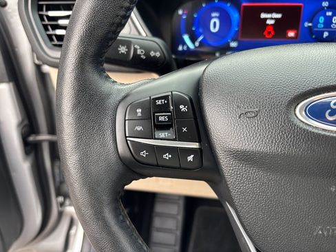 Used 2020 Ford Escape Titanium image 32