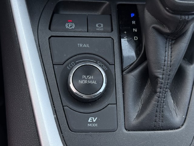 Certified 2025 Toyota RAV4 LE AWD/4WD image 22
