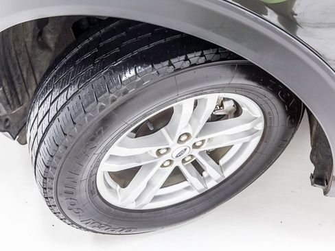 Used 2022 Ford Explorer XLT AWD/4WD image 11