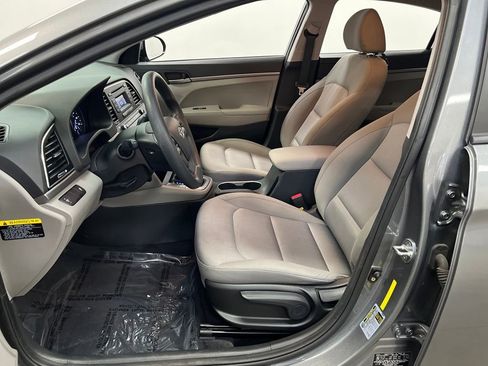 Used 2017 Hyundai Elantra SE image 11