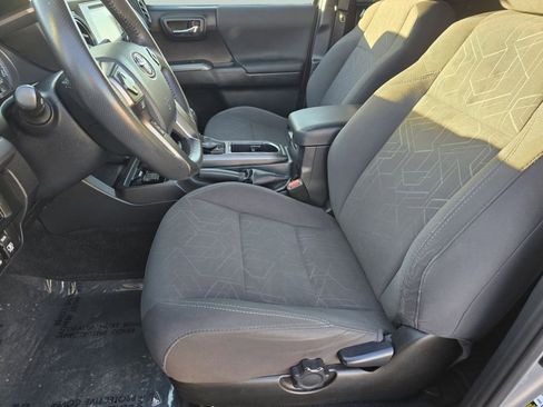 Used 2017 Toyota Tacoma TRD Sport image 33