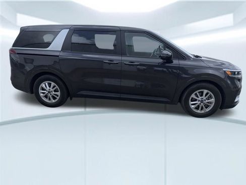 Used 2023 Kia Carnival LX FWD image 5