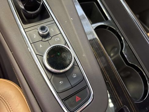Used 2023 Cadillac Escalade Premium Luxury AWD/4WD image 29
