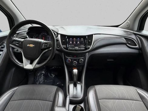 Used 2020 Chevrolet Trax LT w/ LT Convenience Package AWD/4WD image 14