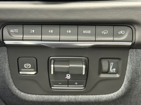 New 2026 Cadillac Escalade Platinum Sport w/ LPO, ONYX Package image 30