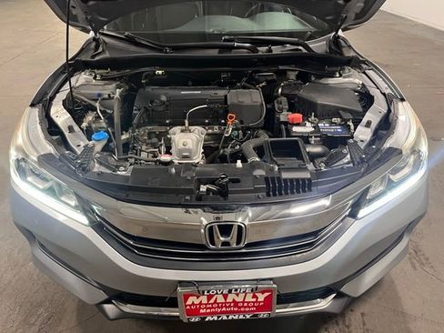 Used 2017 Honda Accord Sport image 9