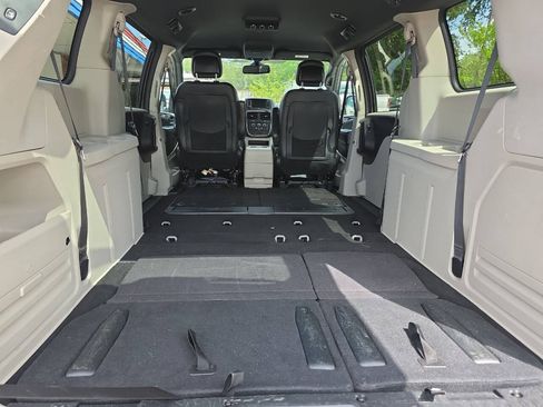 Used 2018 Dodge Grand Caravan SXT FWD image 22