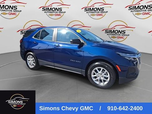 Used 2023 Chevrolet Equinox LS AWD/4WD image 2