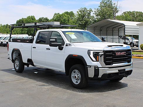 Used 2025 GMC Sierra 2500 Pro w/ Convenience Package AWD/4WD image 3