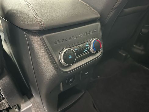 Used 2025 Ford Explorer Active image 44