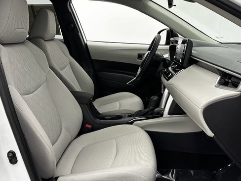Used 2022 Toyota Corolla Cross L image 33