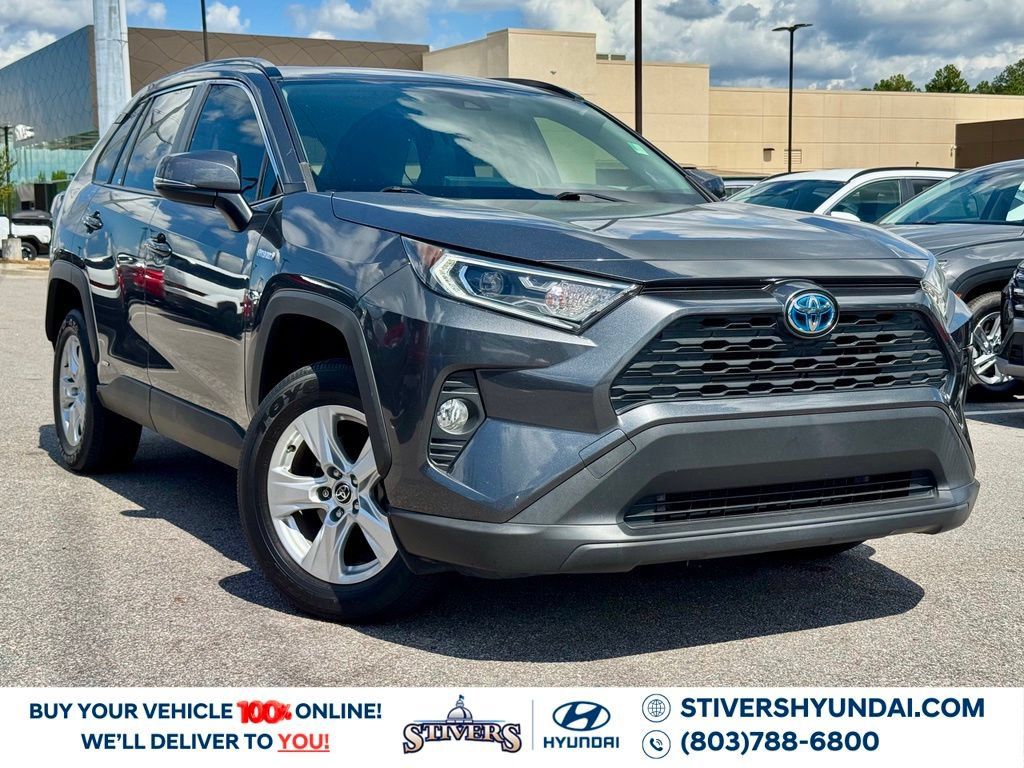 Used 2021 Toyota RAV4 XLE w/ Convenience Package AWD/4WD image 1