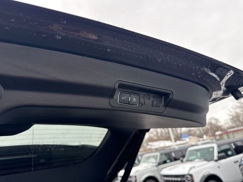 Used 2023 Ford Explorer XLT w/ Equipment Group 202A image 13