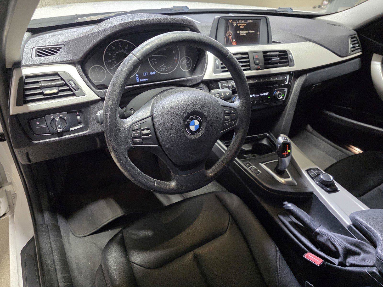Used 2016 BMW 320i Sedan RWD image 15