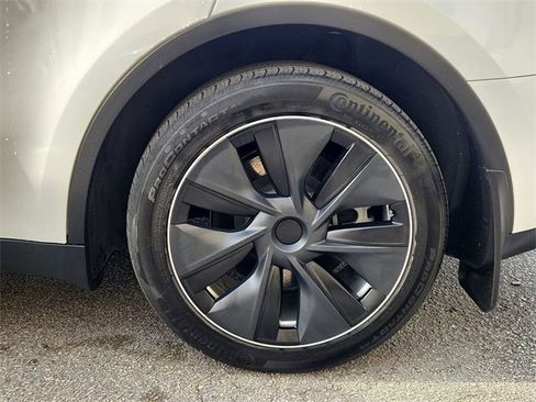 Used 2023 Tesla Model Y Long Range image 32