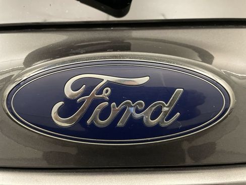 Used 2017 Ford Explorer XLT w/ Equipment Group 202A AWD/4WD image 25
