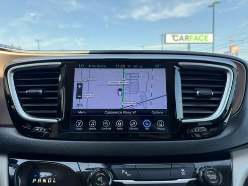 Used 2017 Chrysler Pacifica Touring-L Plus FWD image 41