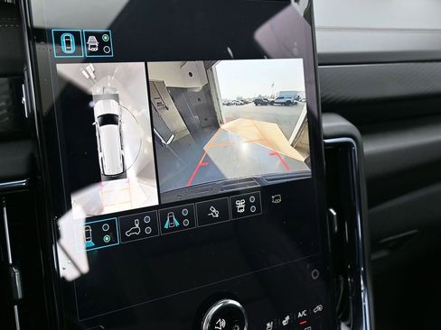 New 2025 GMC Yukon XL AT4 w/ AT4 Premium Plus Package image 30