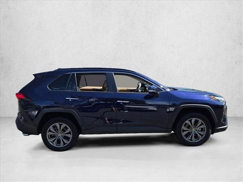 Used 2022 Toyota RAV4 Limited AWD/4WD image 4