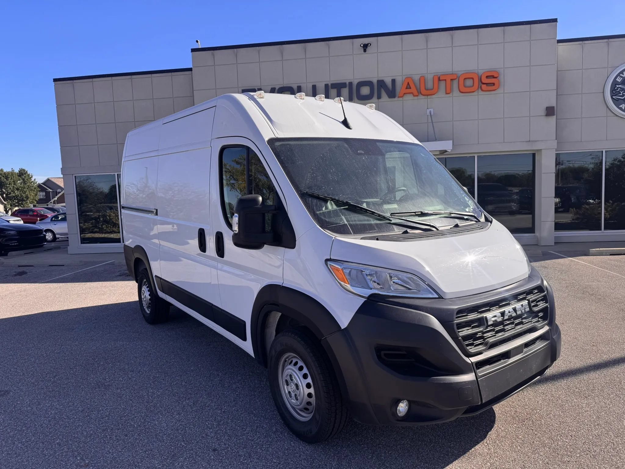 Used 2024 RAM ProMaster 2500 w/ Convenience Group FWD image 1
