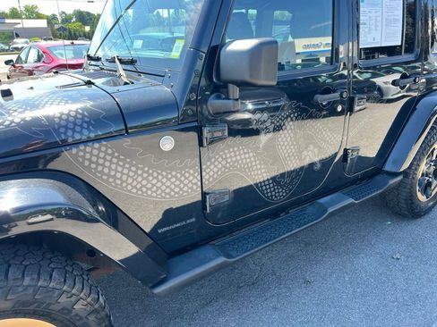 Used 2014 Jeep Wrangler Unlimited Sahara AWD/4WD image 10
