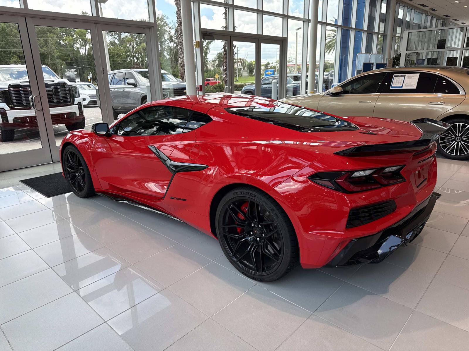 Used 2025 Chevrolet Corvette Z06 RWD image 6