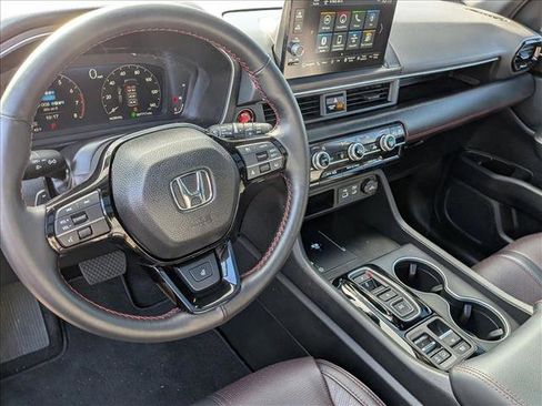 Used 2025 Honda Pilot Black Edition image 10