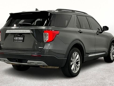 Used 2020 Ford Explorer XLT w/ Equipment Group 202A image 2