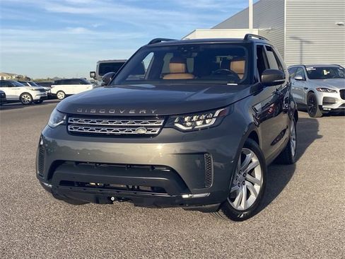 Used 2017 Land Rover Discovery HSE image 2