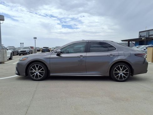 Used 2024 Toyota Camry SE w/ Audio Upgrade Package FWD image 3