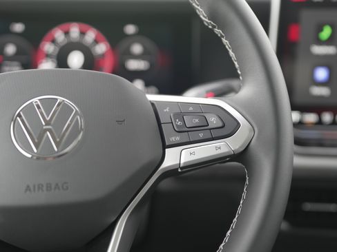 New 2025 Volkswagen Tiguan SE image 20