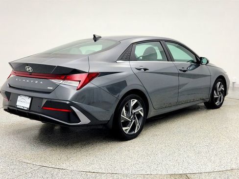 Used 2024 Hyundai Elantra Limited image 5