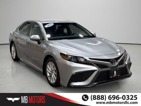 Used 2023 Toyota Camry SE AWD/4WD image 6