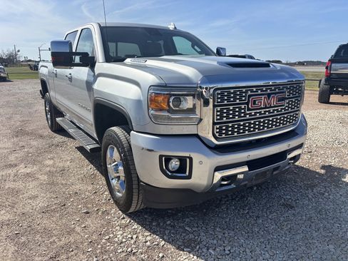 Used 2018 GMC Sierra 3500 Denali w/ Duramax Plus Package image 8