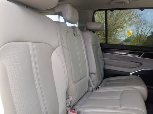 Used 2024 Jeep Wagoneer 2WD w/ Premium Group I image 33