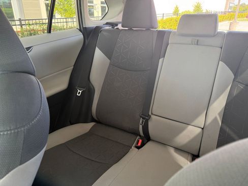 Used 2021 Toyota RAV4 XLE w/ Convenience Package image 39