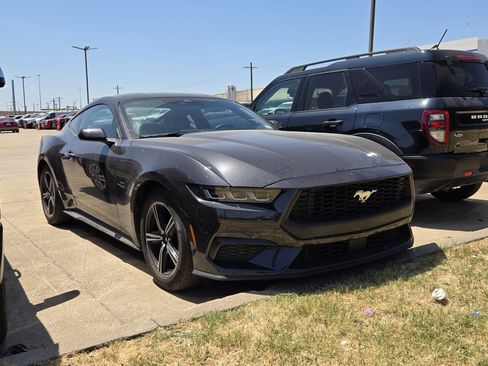 Used 2024 Ford Mustang Coupe RWD image 1