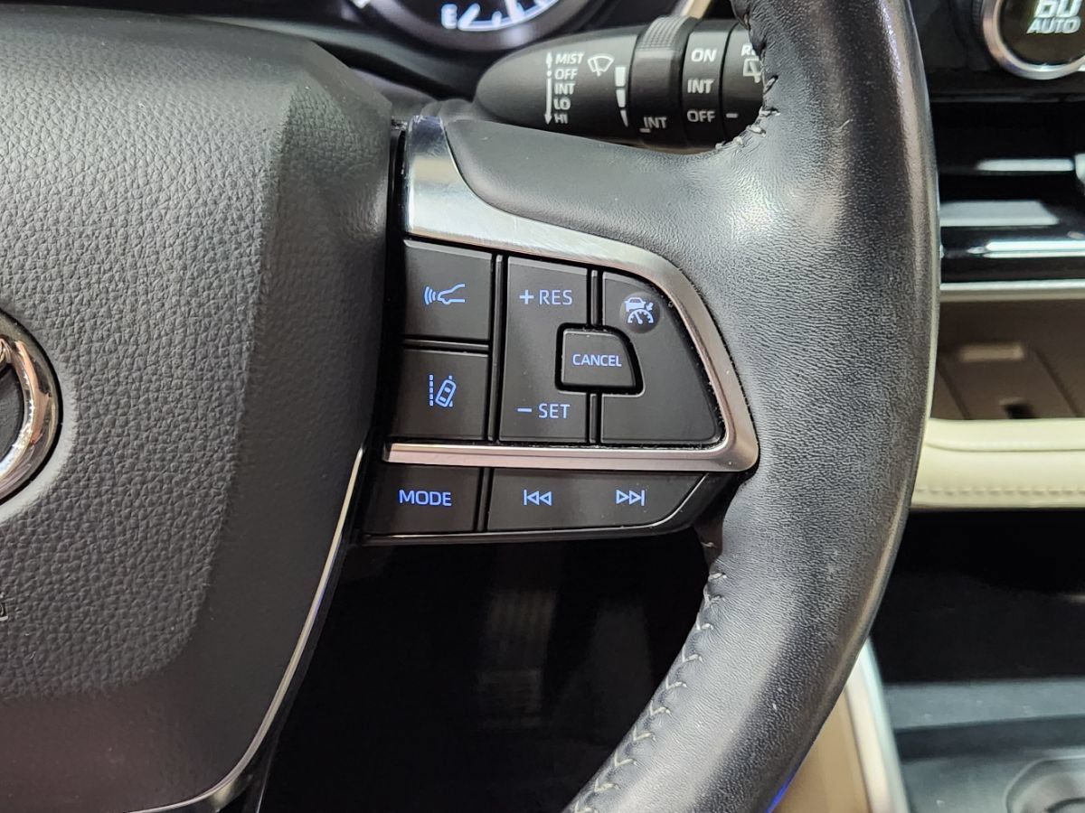 Used 2021 Toyota Highlander XLE AWD/4WD image 51