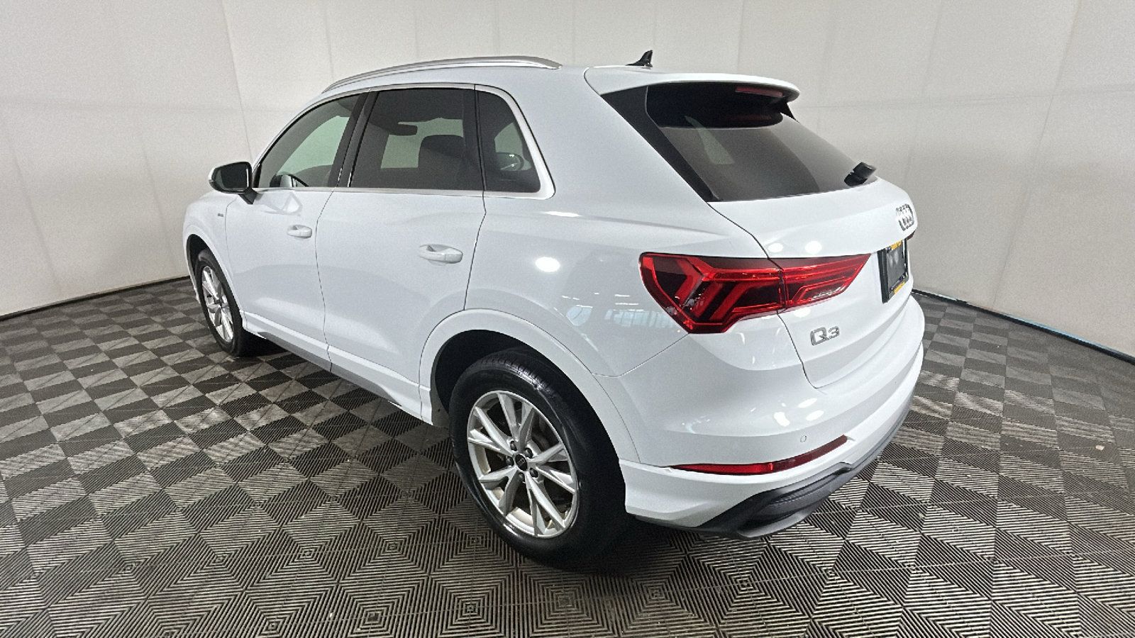 Used 2025 Audi Q3 2.0T Premium AWD/4WD image 4