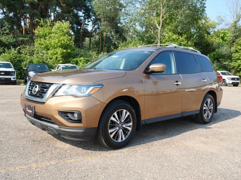 Used 2017 Nissan Pathfinder SL w/ SL Tech Package AWD/4WD image 2