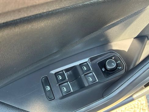 Used 2024 Volkswagen Jetta SE FWD image 30