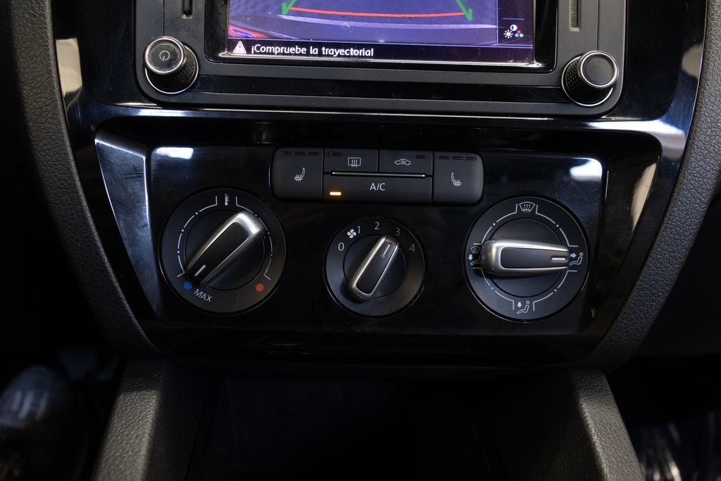 Used 2016 Volkswagen Jetta Sport FWD image 31