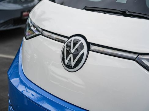 Certified 2025 Volkswagen ID. Buzz 1st Edition RWD image 4
