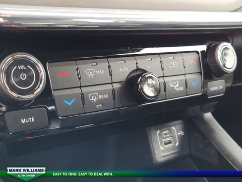 Used 2022 Jeep Compass Limited image 19