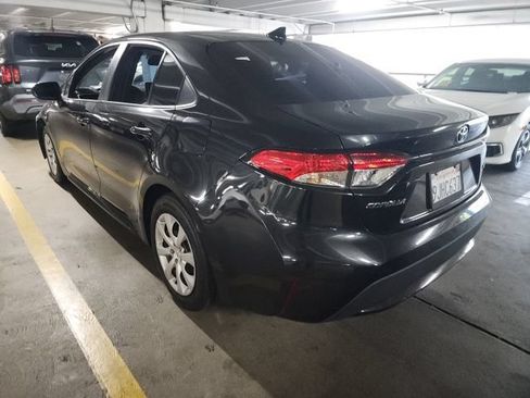 Used 2022 Toyota Corolla LE FWD image 3