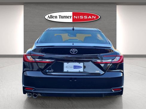 Used 2026 Toyota Camry SE image 7