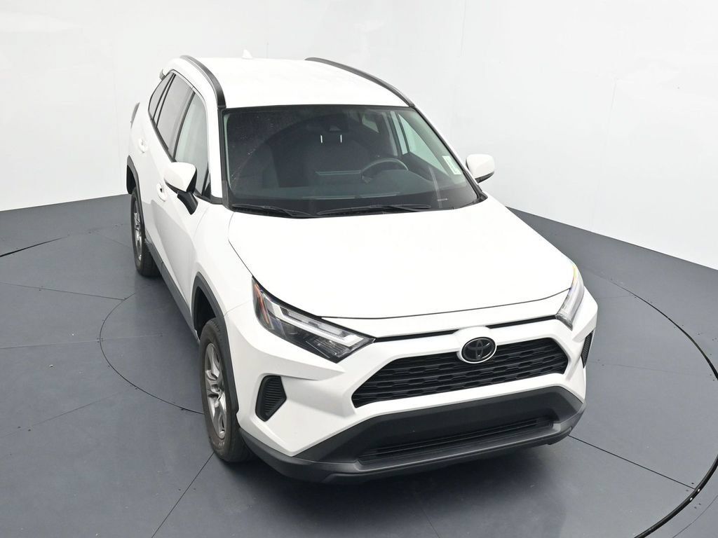 Used 2024 Toyota RAV4 XLE AWD/4WD image 10