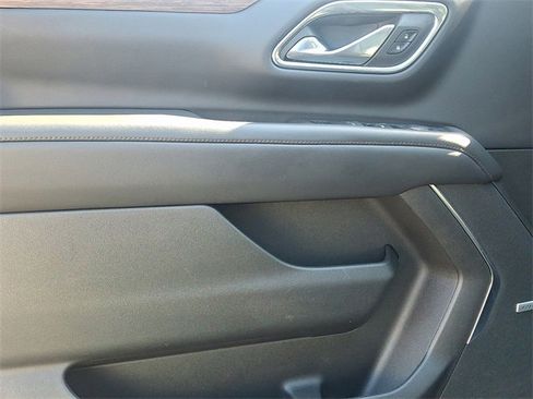 Used 2023 Chevrolet Suburban High Country image 15